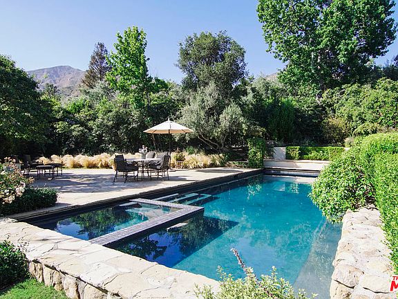5th image of 808 San Ysidro Ln