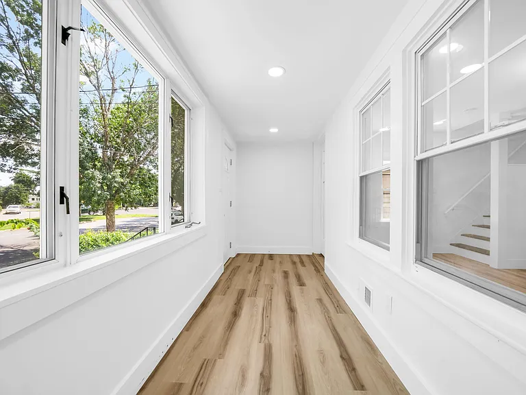 21 Morris Rd — Photo 4