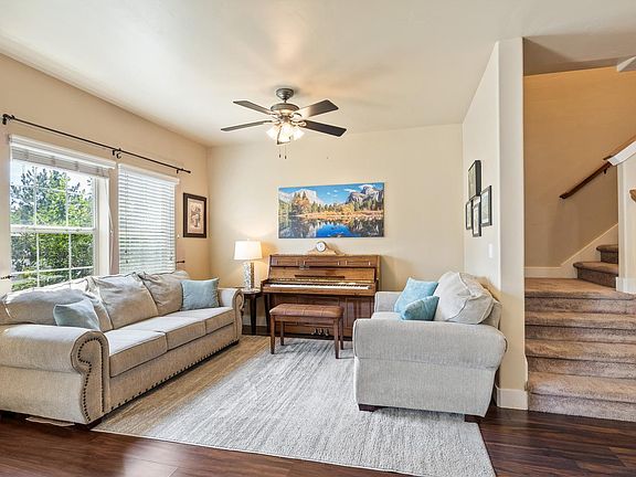 4th image of 1464 N La Palma Pl