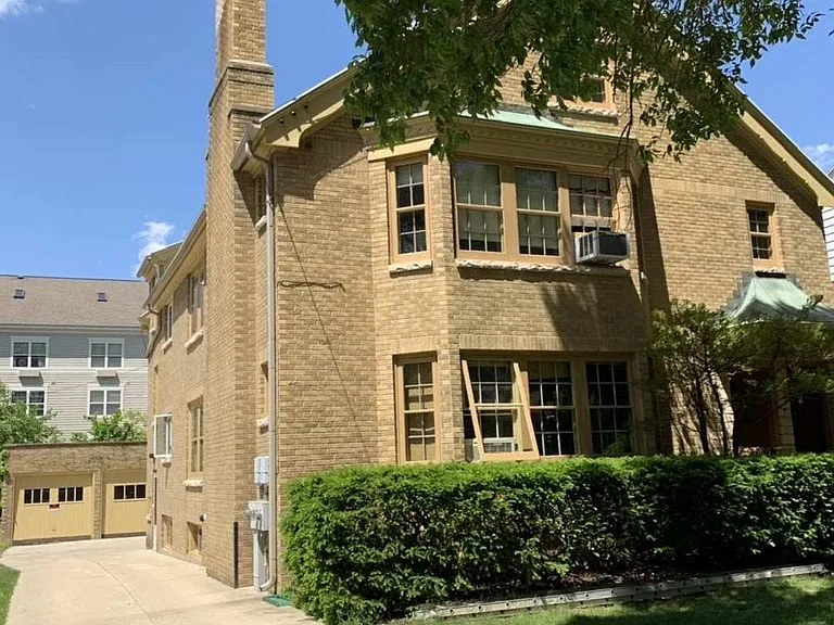 2306 Kendall Ave — Photo 2