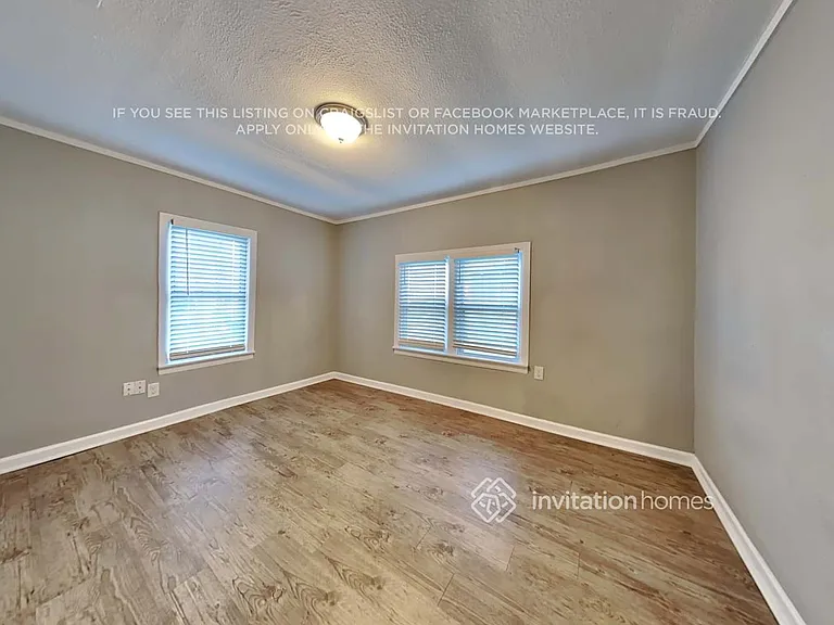 905 E Crockett St — Photo 11