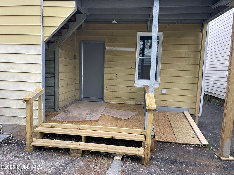 4th image of 1540 Foster Avenue