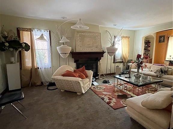 5th image of 1450 Earlham Dr