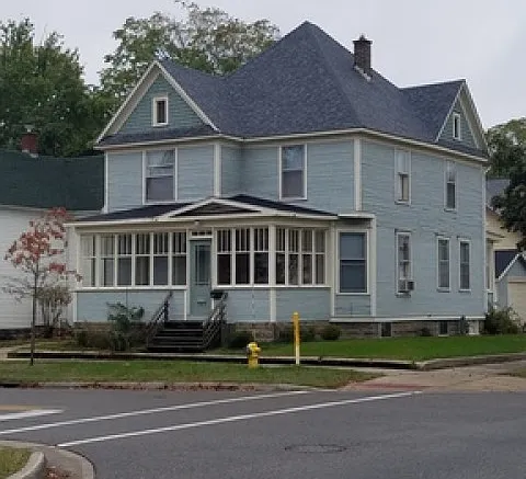 383 Maple Ave