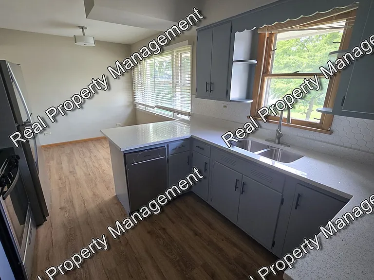 8118 Monroe Ave — Photo 5