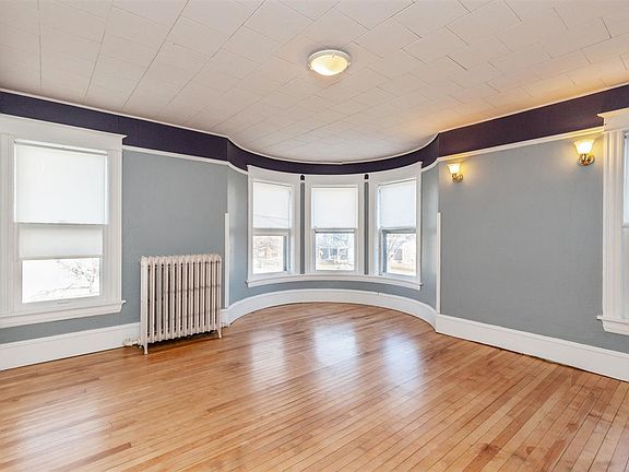 4th image of 302 S Mather St