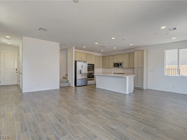 5174 Olga Manor Ave — Photo 4