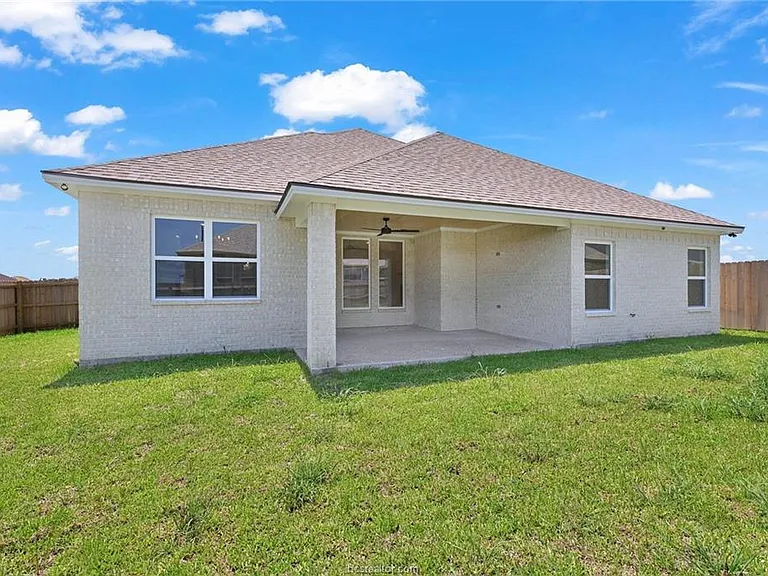 2900 Bombay Ct — Photo 3