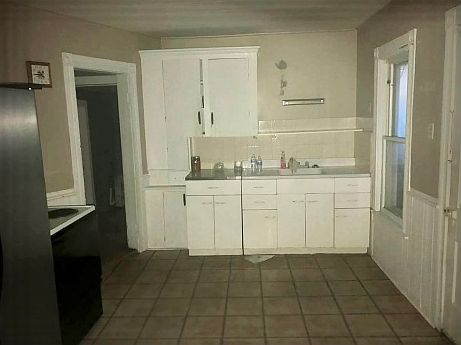 3rd image of 33 Mount Vernon Pl