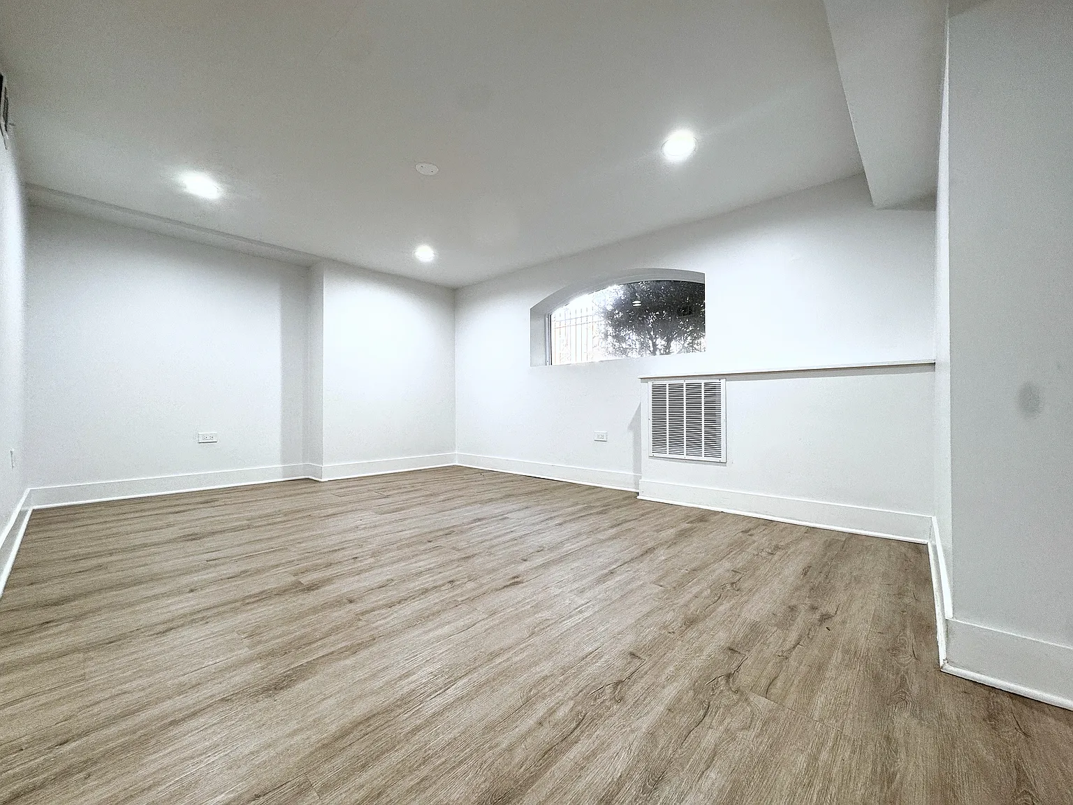 3346 N Central Park Ave — Photo 3