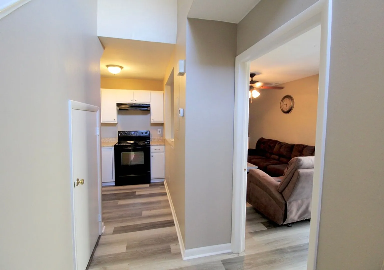 Camden Townhomes 1370 — Photo 2