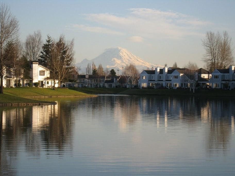 Rainier View in Lakes area