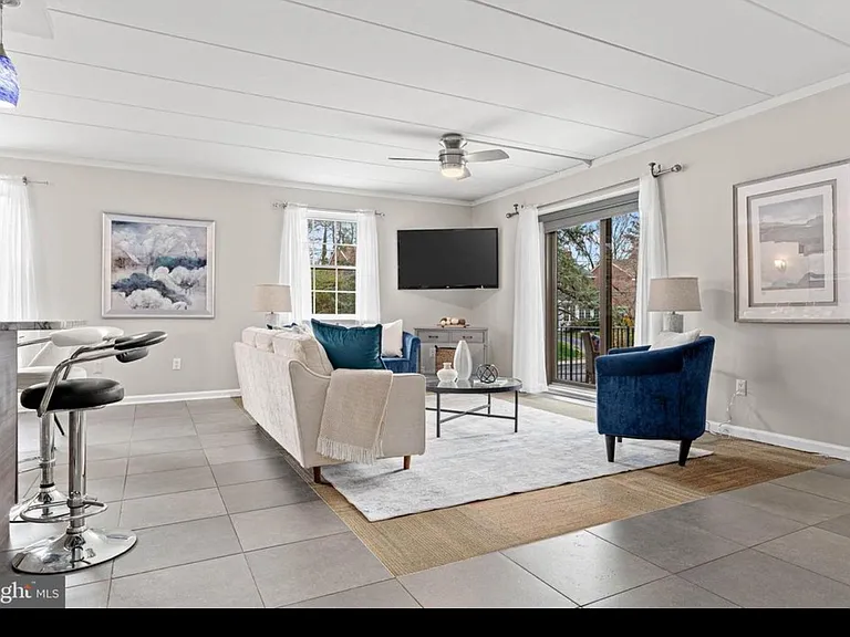 312 Windsor Ave #B — Photo 3
