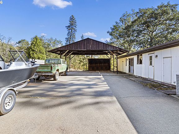 3rd image of 4950 Foothill Blvd