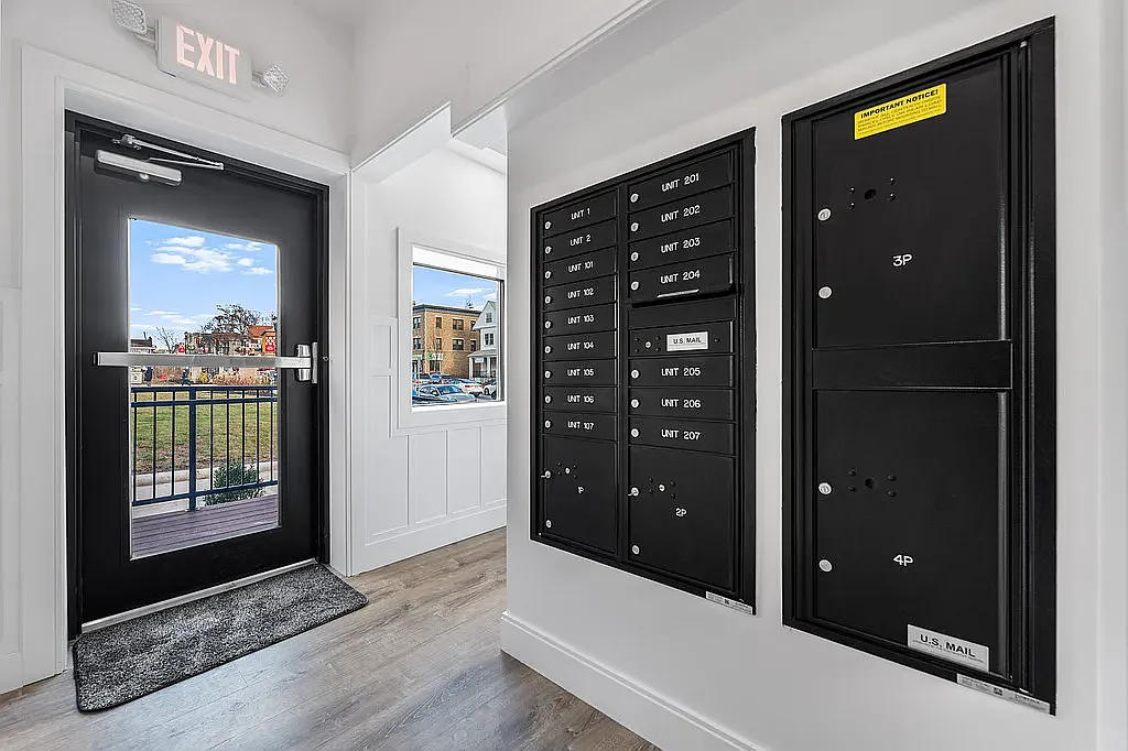 1 bed, 588 sqft, $2,350 — Photo 3