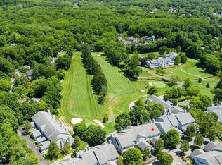 21 Country Club Ln, Pleasantville, NY 10570