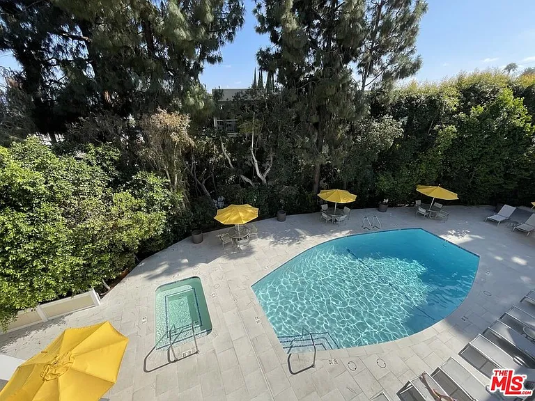 8530 Holloway Dr #318 — Photo 3