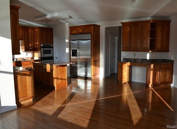 4th image of 18591 Clairmont Cir E
