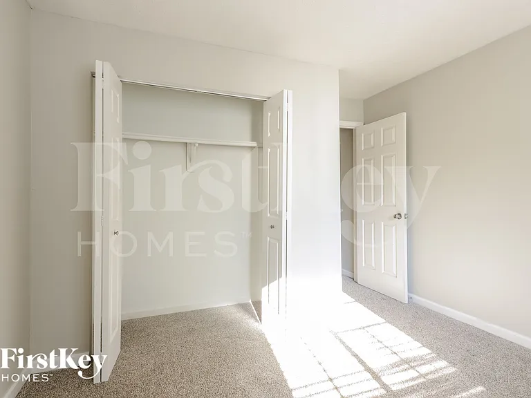 274 Meadow Glen Dr — Photo 10