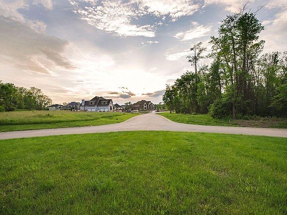 4th image of 6812 Wellington Cir