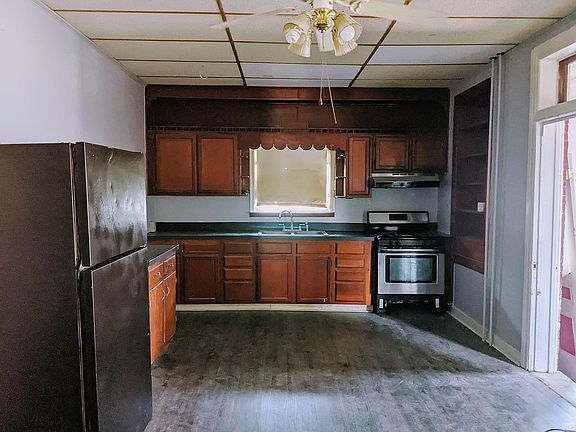 Luxury Kitchen w/ ext FL RM