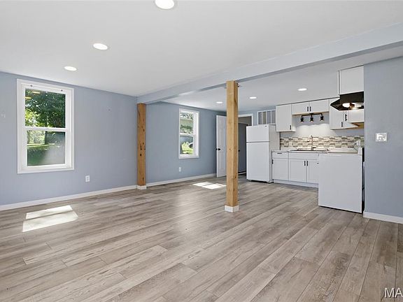 3rd image of 701 W Glendale St