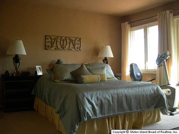 2nd image of 30 Harbour Ct
