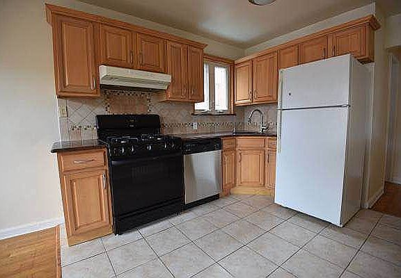 3rd image of 23-15 28th St #2