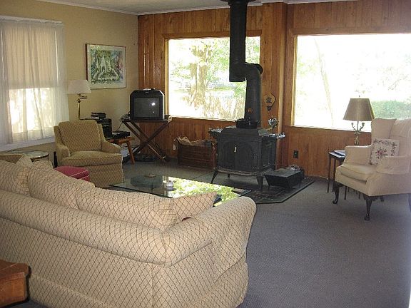 4th image of 6434 Main St