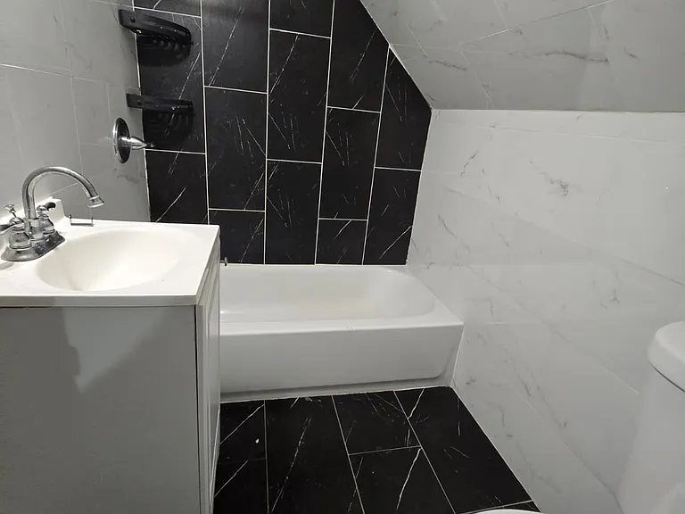 1058 Anna St #3A — Photo 3