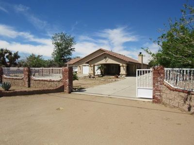 10818 Macron St, Oak Hills, CA, 92344