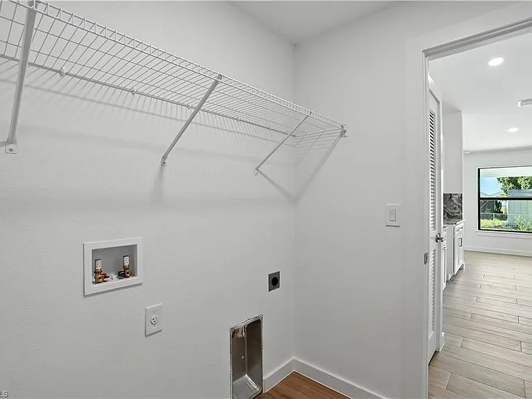 2607 38th St SW — Photo 15