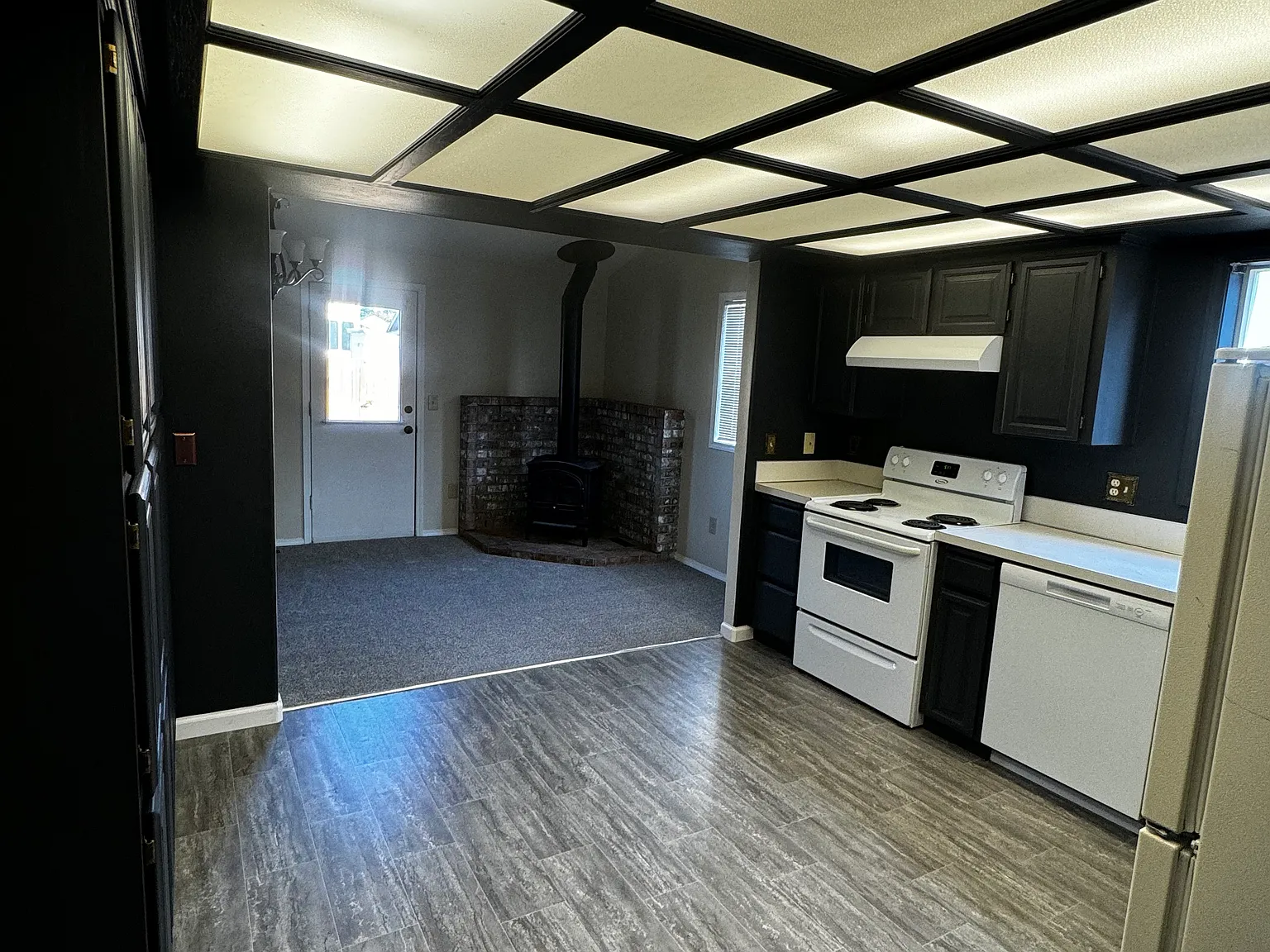 7086 Ridgemont Dr N — Photo 3