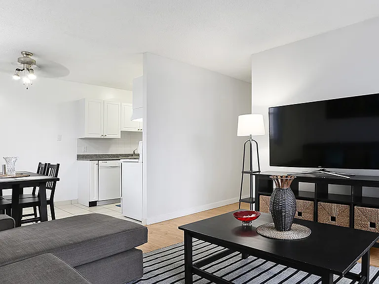 815 4th Ave SW — Photo 31