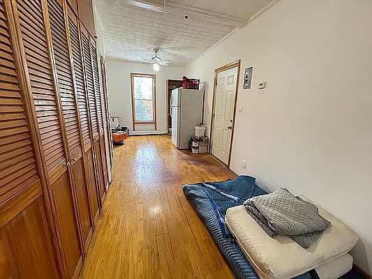 3rd image of 374 Columbia St Floor 2