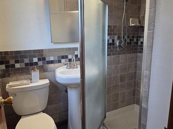 3rd image of 508 Lincoln St #2