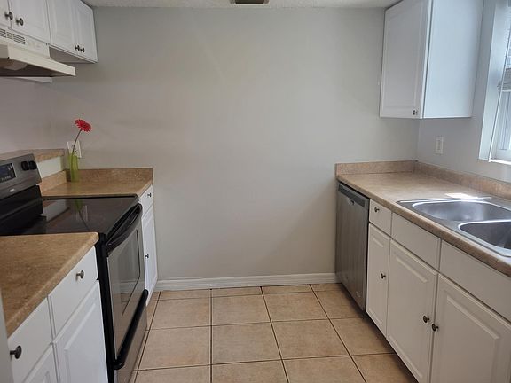 3rd image of 675 99th Ave N