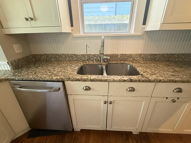 1004 Gillock St — Photo 36