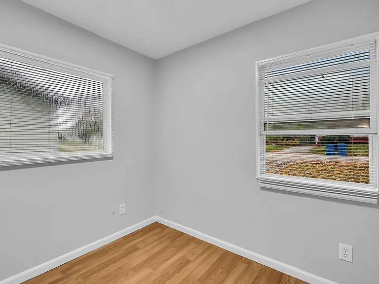 10521 Duke Dr — Photo 13