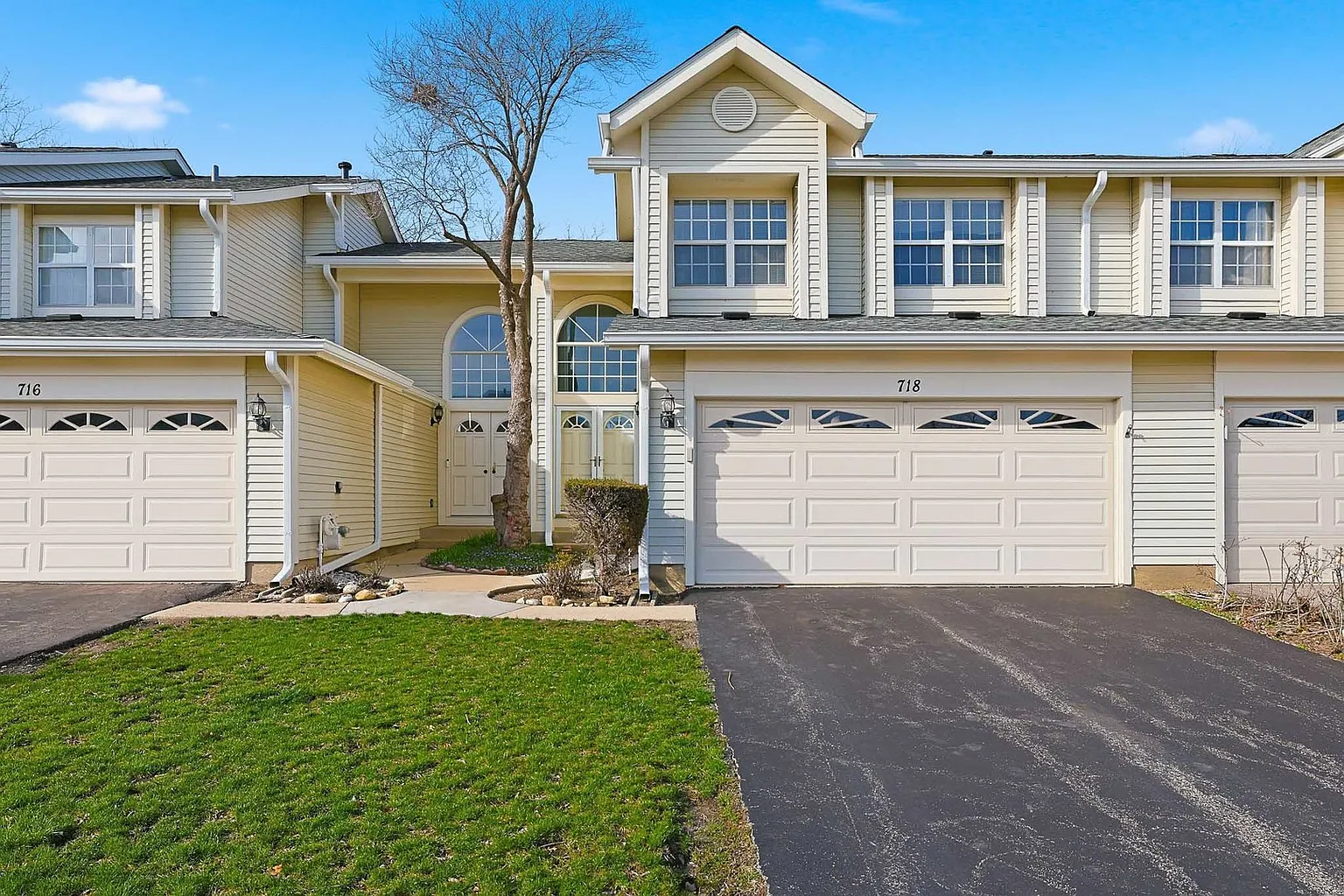 718 Sturnbridge Ln photo 1