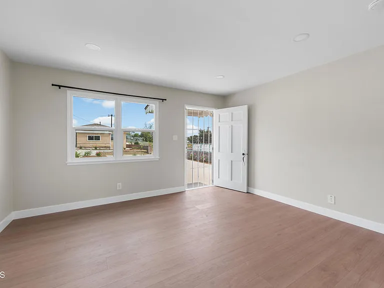 3103 N Olive Ave — Photo 3