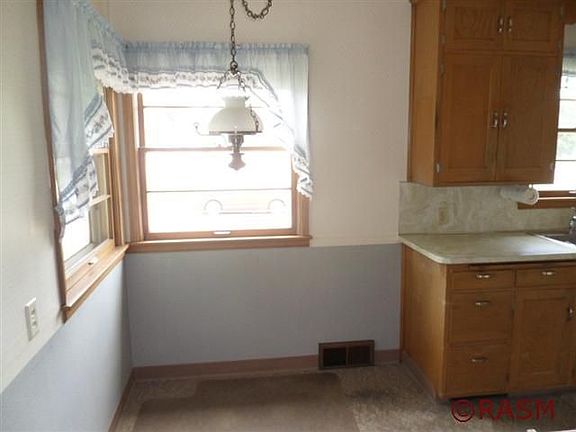5th image of 324 N Washington Ave