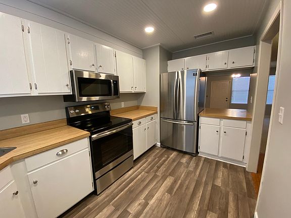 3rd image of 198 SW Crescent St #198