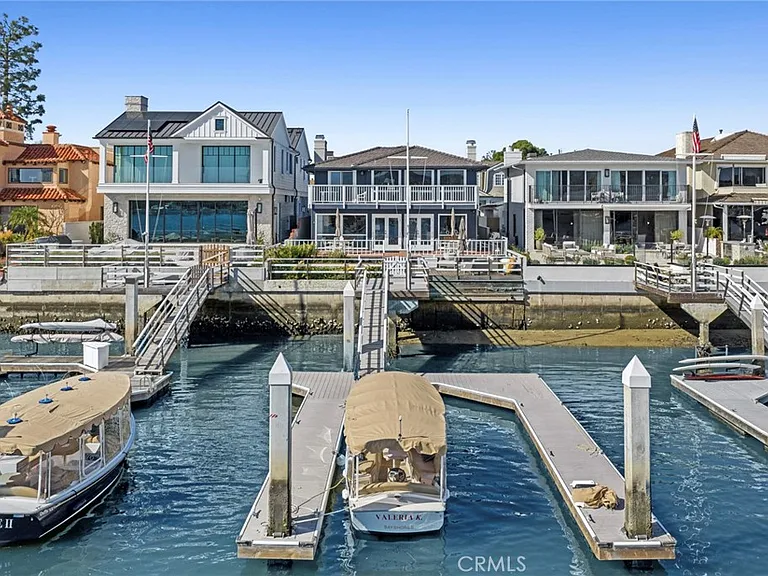 2732 Bayshore Dr — Photo 2