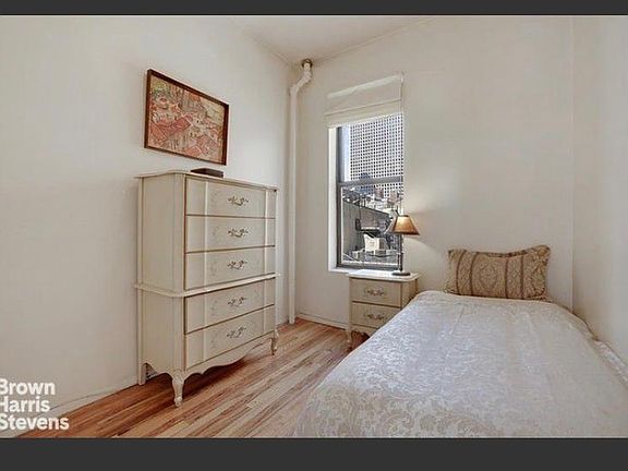 4th image of 246 E 51st St