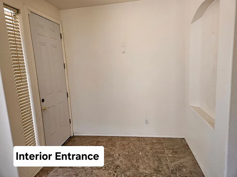 890 E Kyle Ct — Photo 9