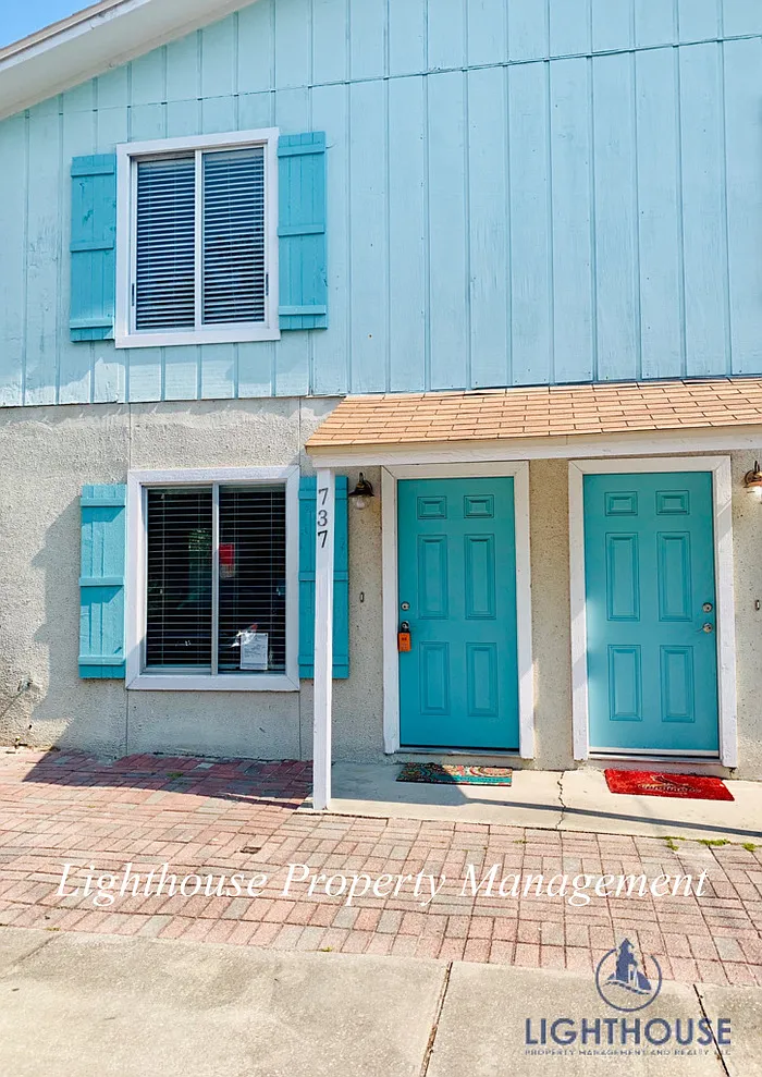 2 bed, 1.5 bath, 900 sqft, $2,350 — Photo 1