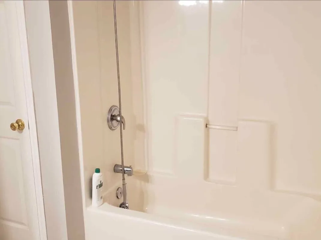 1 bed, 700 sqft, $1,300 — Photo 3