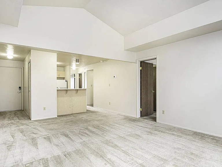 Indian Lakes Apartments — Photo 28
