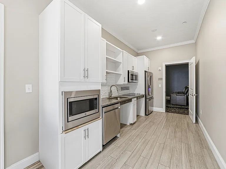 320 Middlesex Ave #D208 — Photo 17